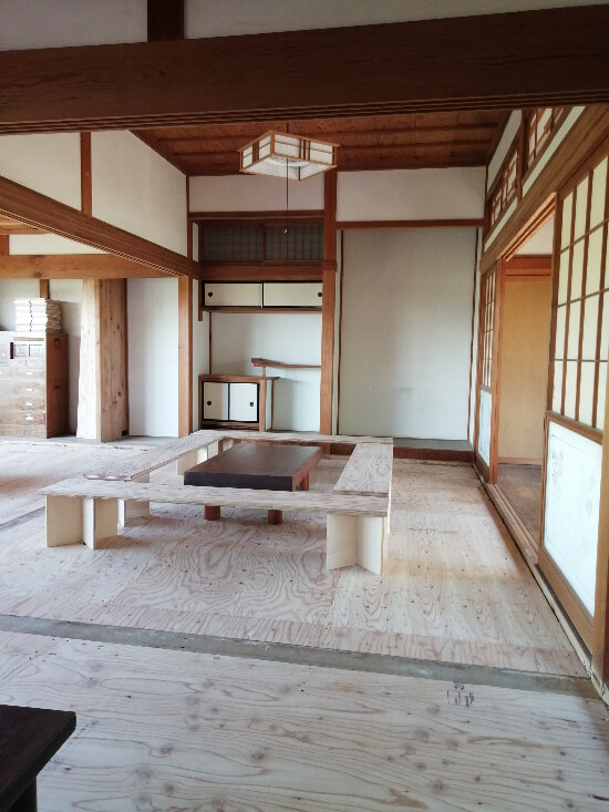 テーブル